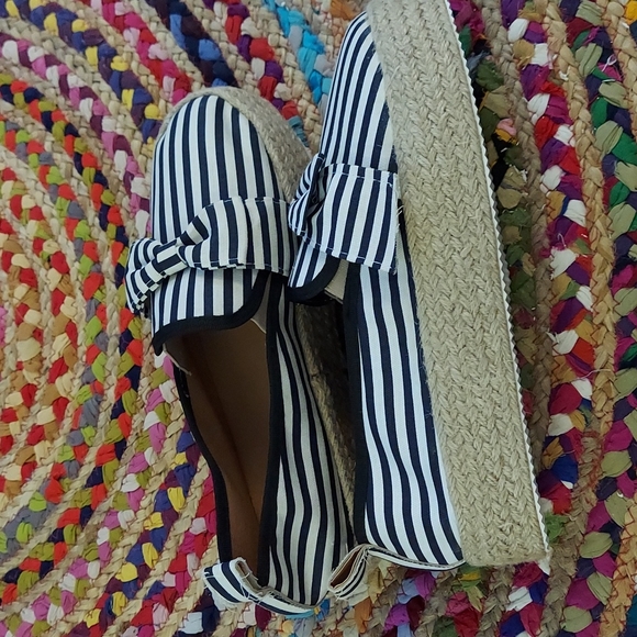 SIZE 10 ESPADRILLES - Picture 4 of 4